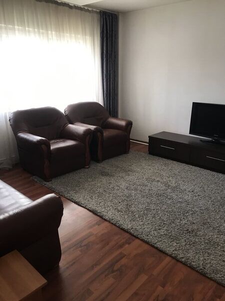 Vitan Mall vis-a-vis, parter,